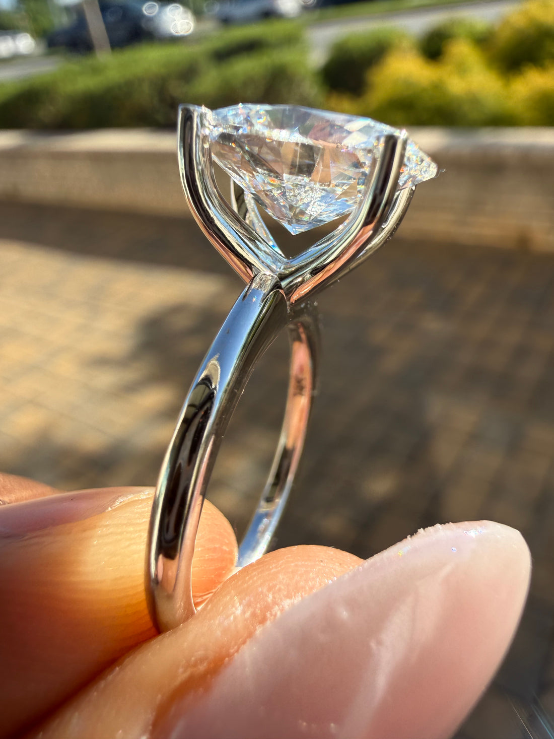 3 carat oval diamond  ring with stone iGI certified stone  Set with hand made  , made in VVS, Ring handcrafted diamonds , made in 14k  gold handcrafted diamond stones with high end jewelr (MADE IN 14k  Gold)