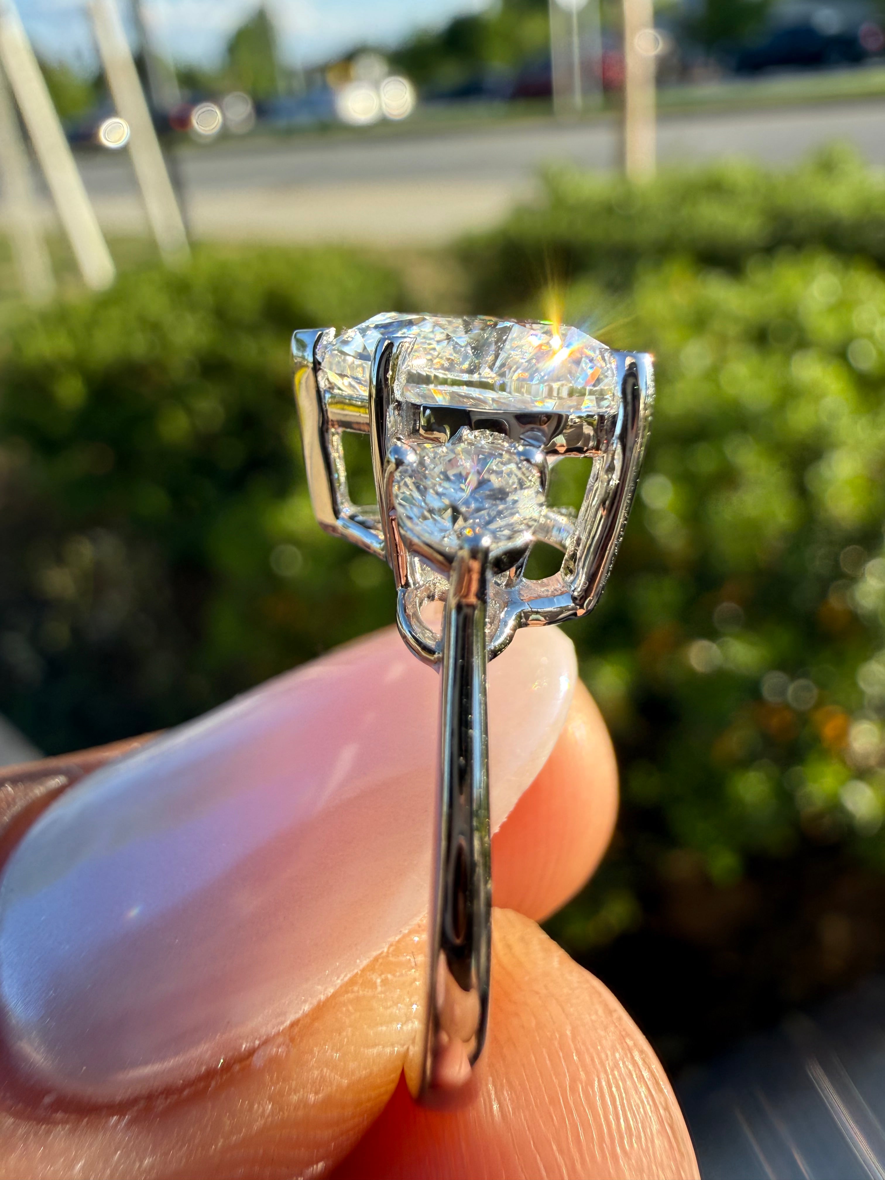 4 carat heart VS  with 3 carat center stone IGI E vs certified with side igi certified special cut ring Vs stone with special stone fancy handcrafted in grown diamond 14k gold ( made in gold ) iGI certified Diamond
