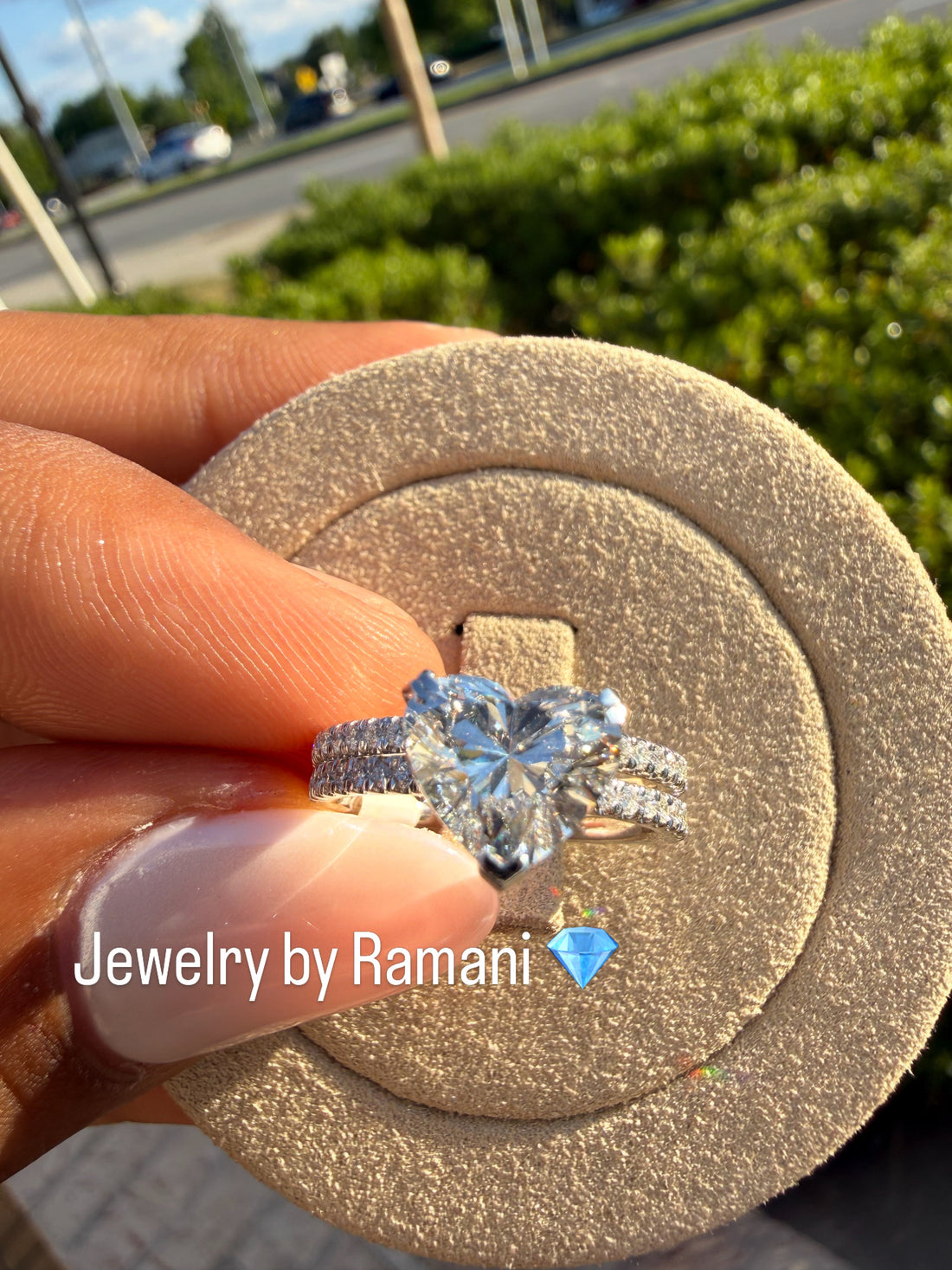 4 carat ring heart VS  with 3 carat center stone IGI E vs certified with side igi certified  full engagement set with diamond band handcrafted in grown diamond 14k gold ( made in gold ) iGI certified Diamond
