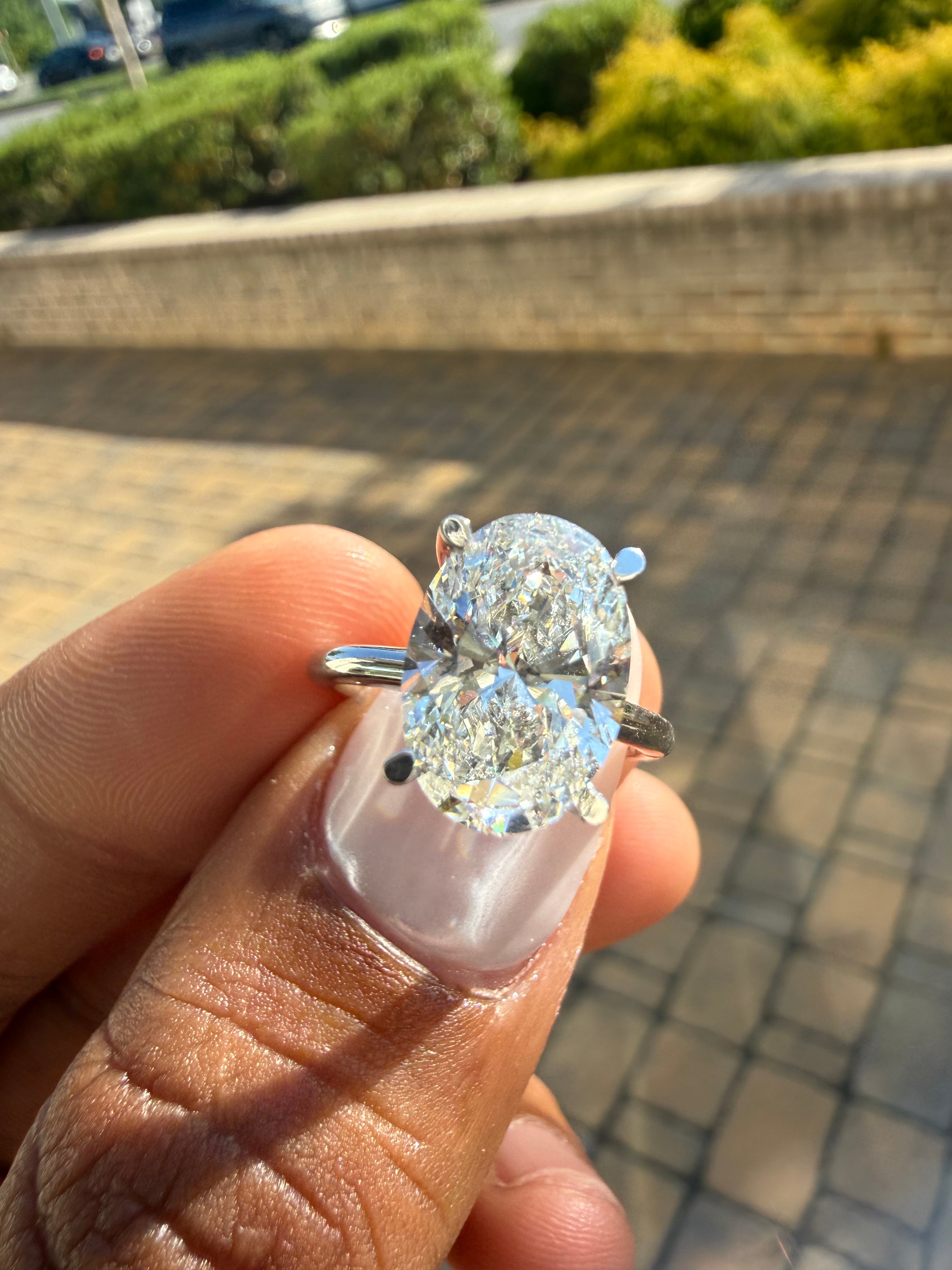 3 carat oval diamond  ring with stone iGI certified stone  Set with hand made  , made in VVS, Ring handcrafted diamonds , made in 14k  gold handcrafted diamond stones with high end jewelr (MADE IN 14k  Gold)