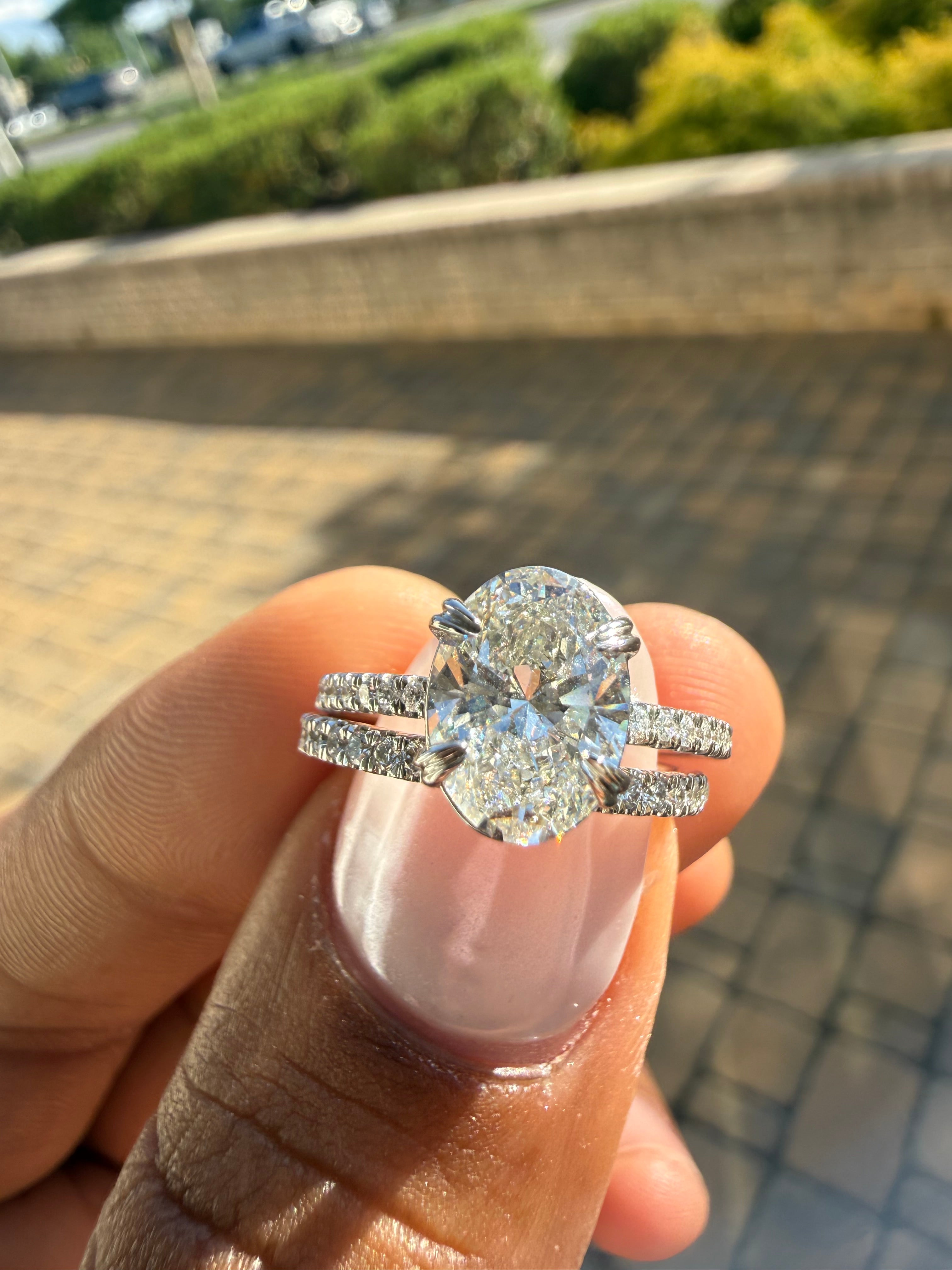 3 carat oval center stone iGI certified FULL Engagement Set with side band , made in VVS, Ring handcrafted diamonds , made in 14k gold handcrafted stones with high end jewelr (MADE IN GOLD)
