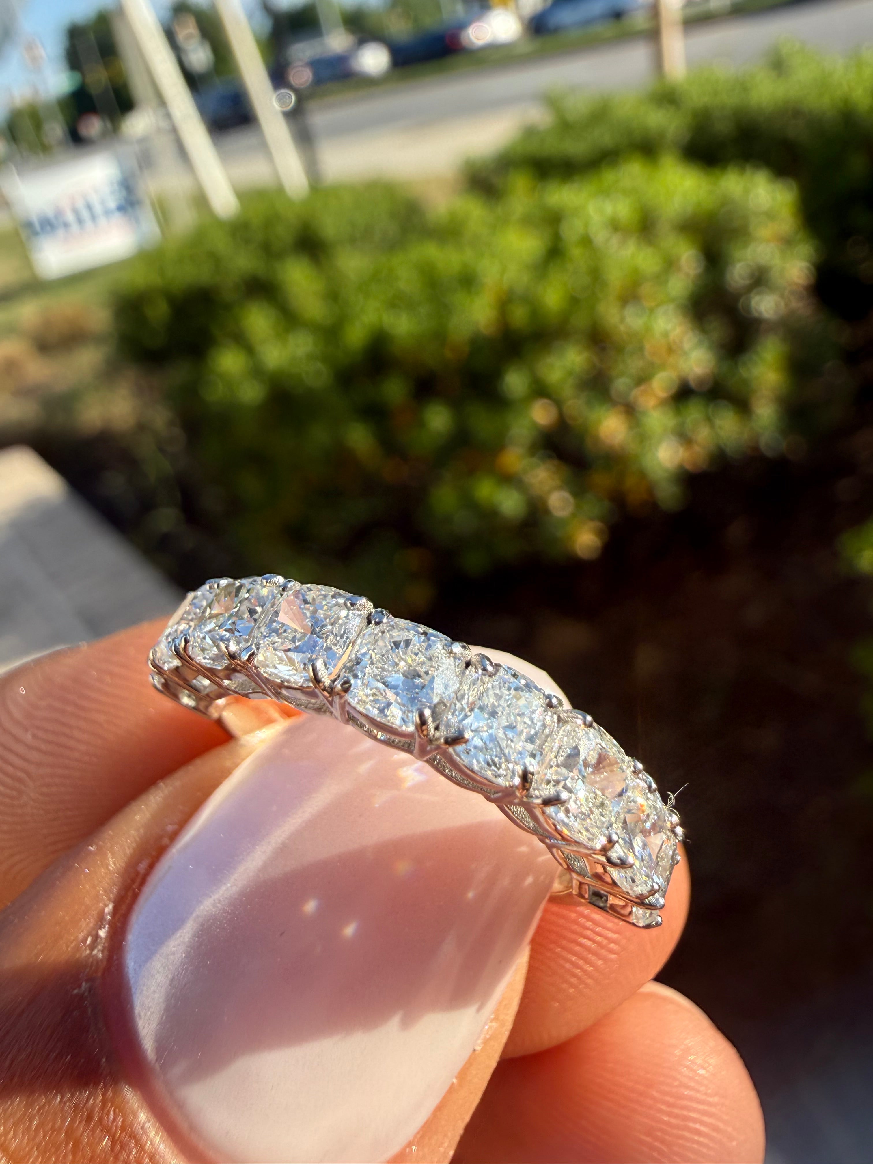 5 carat elongated cushion cut special cut ring VVS stone with special cut on side stone fancy highly handcrafted in grown diamond 14k gold ( made in gold )
