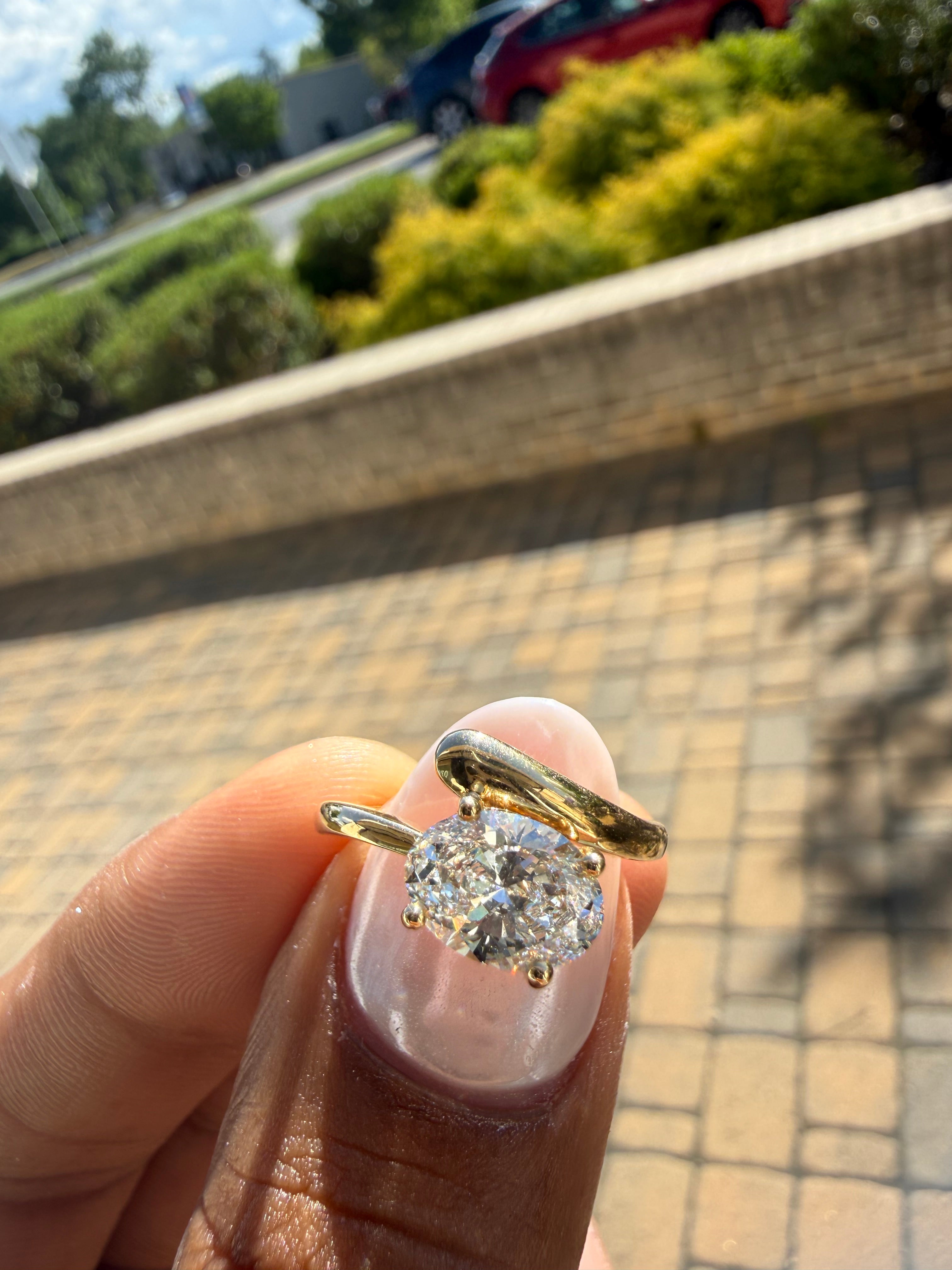 2 carat oval cut ring cut E vs IGI certified with special cut handcrafted in grown diamond 14k gold