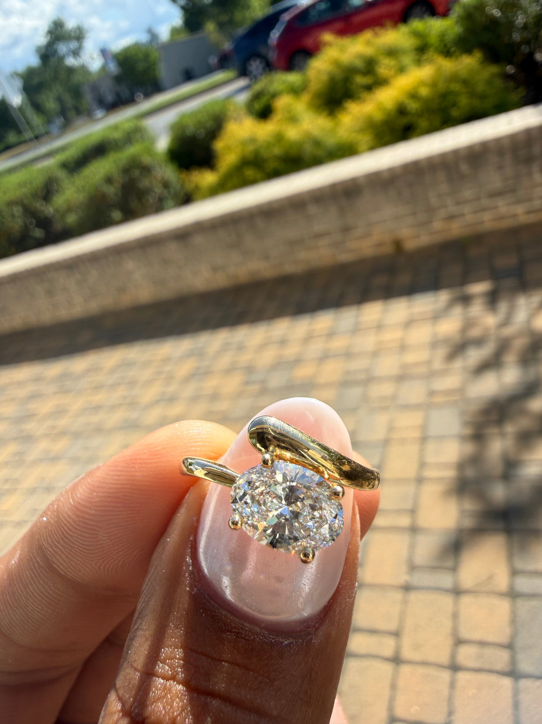 2 carat oval cut ring cut E vs IGI certified with special cut handcrafted in grown diamond 14k gold