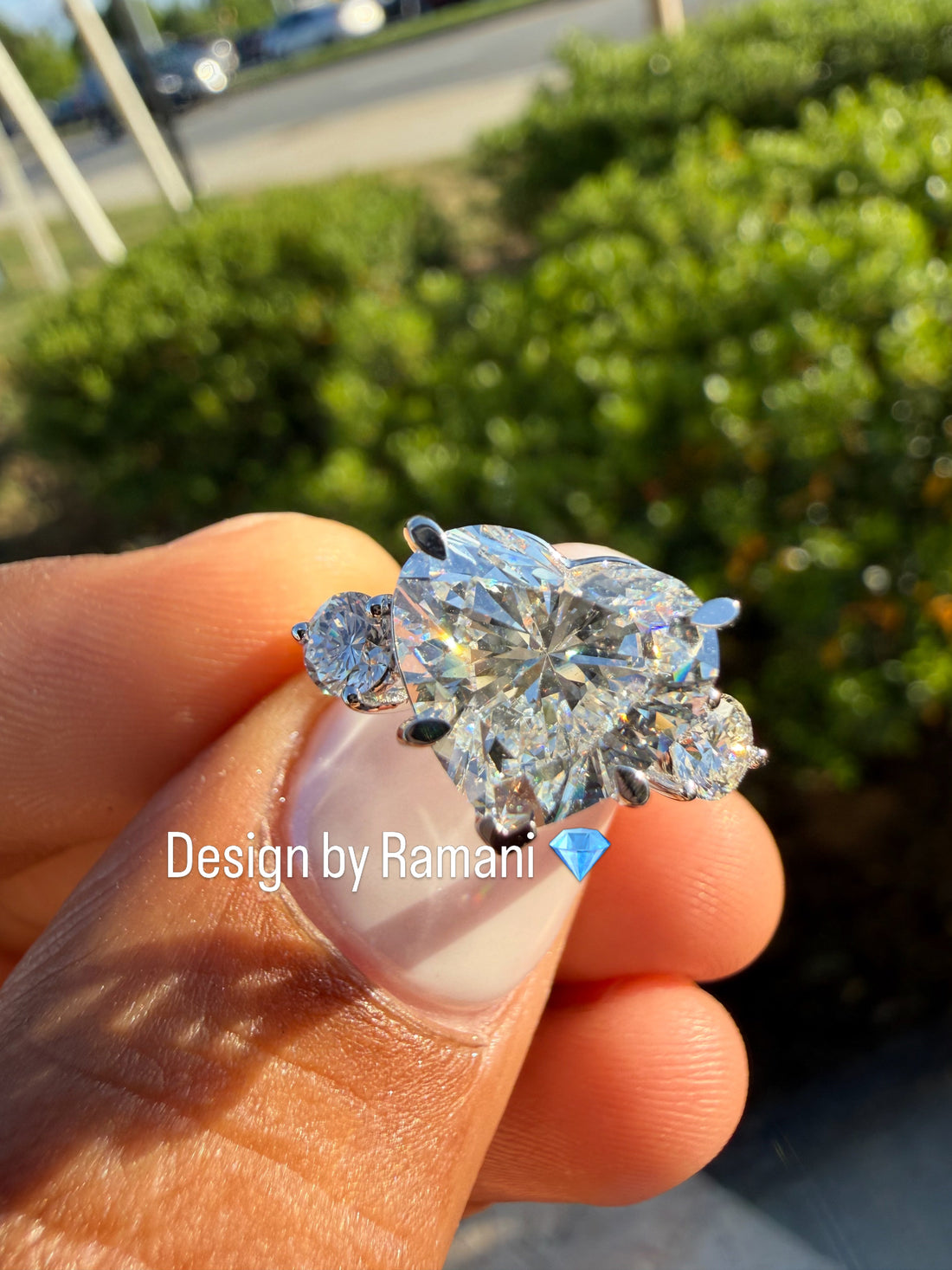 4 carat heart VS  with 3 carat center stone IGI E vs certified with side igi certified special cut ring Vs stone with special stone fancy handcrafted in grown diamond 14k gold ( made in gold ) iGI certified Diamond