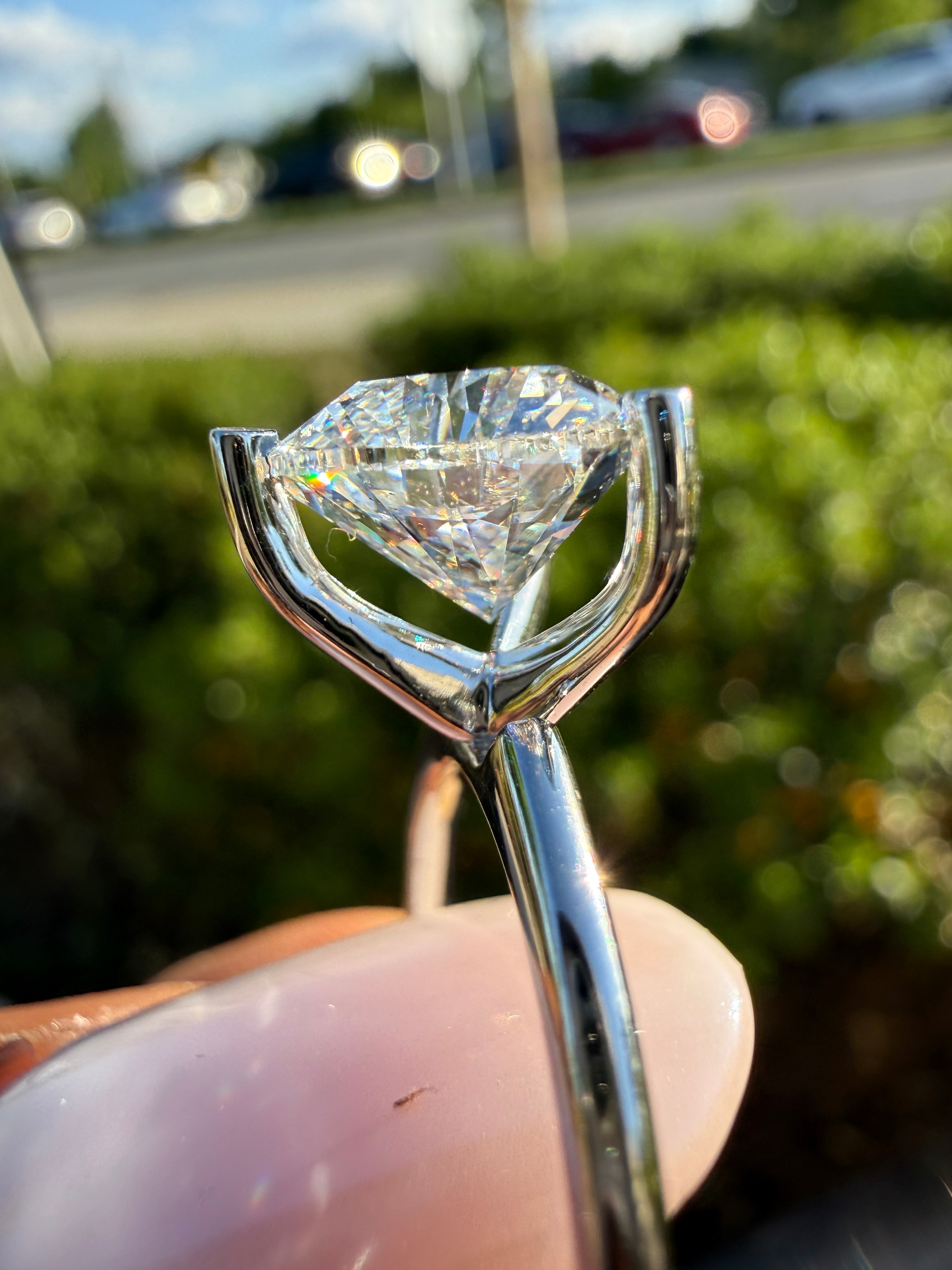 3 carat Heart diamond  ring with iGI certified Set with hand made , made in VVS, Ring handcrafted diamonds , made in 14k gold handcrafted stones with high end jewelr (MADE IN 14k Gold)