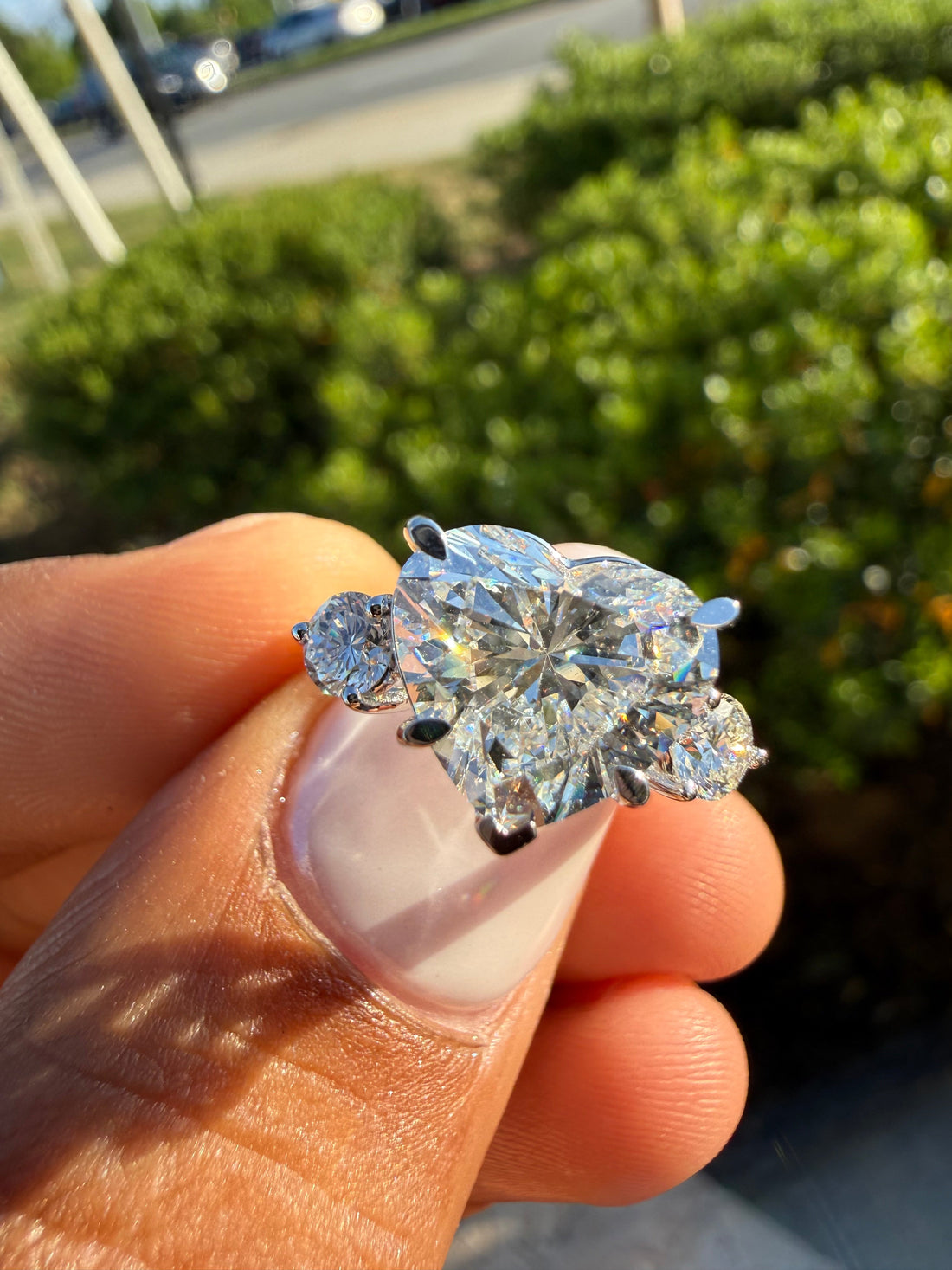 4 carat heart VS  with 3 carat center stone IGI E vs certified with side igi certified special cut ring Vs stone with special stone fancy handcrafted in grown diamond 14k gold ( made in gold ) iGI certified Diamond