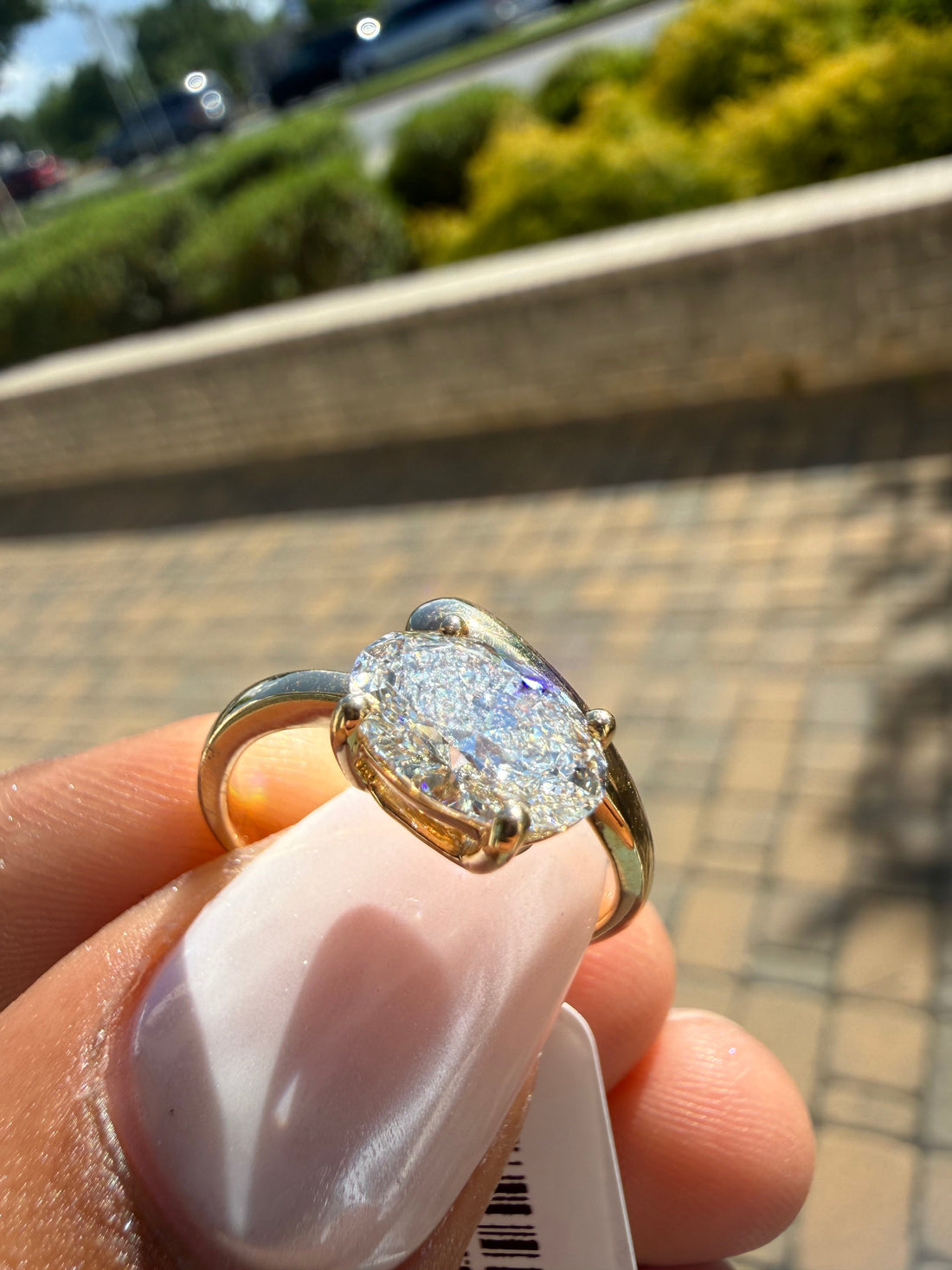 2 carat oval cut ring cut E vs IGI certified with special cut handcrafted in grown diamond 14k gold