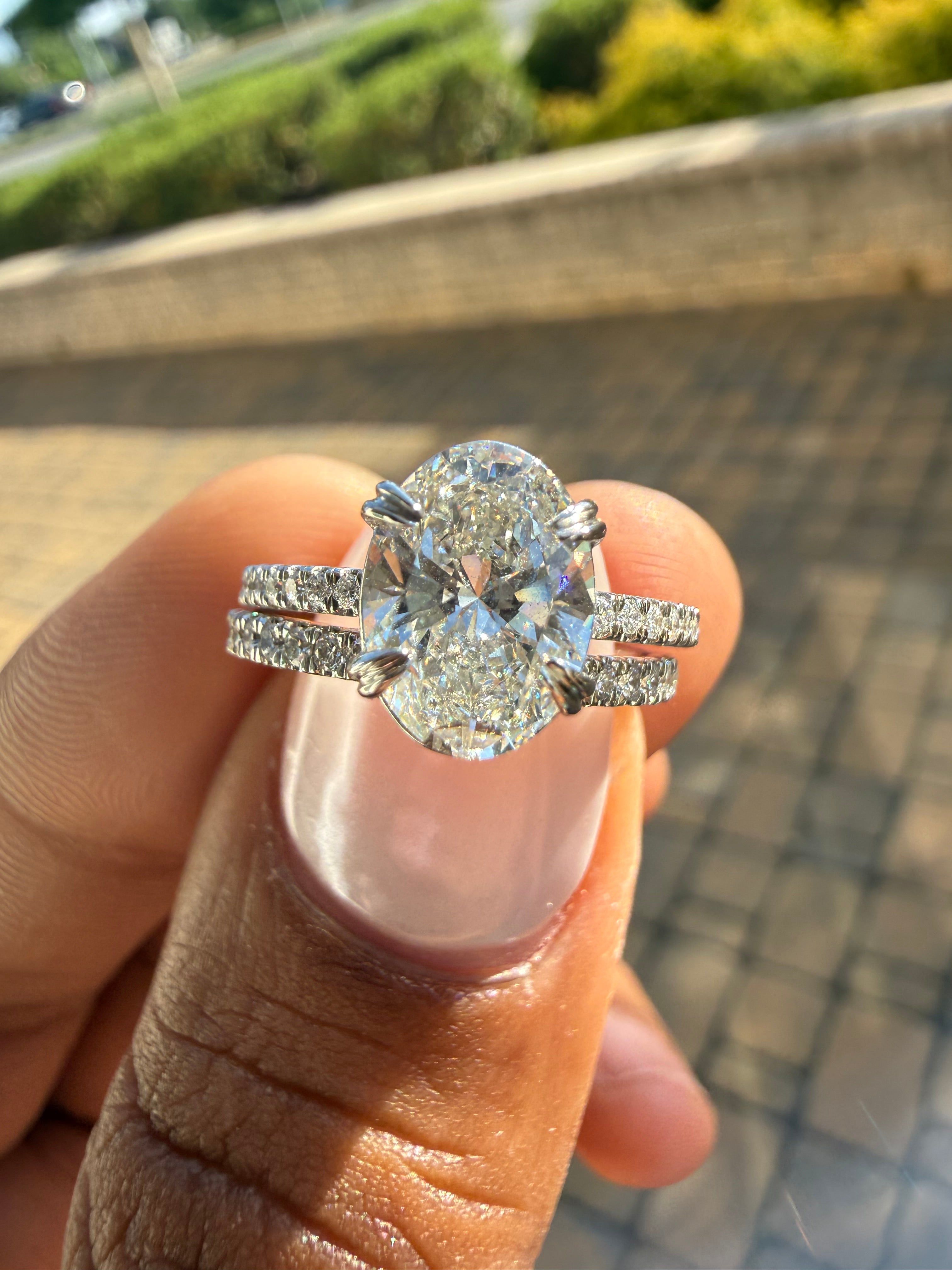 3 carat oval center stone iGI certified FULL Engagement Set with side band , made in VVS, Ring handcrafted diamonds , made in 14k gold handcrafted stones with high end jewelr (MADE IN GOLD)