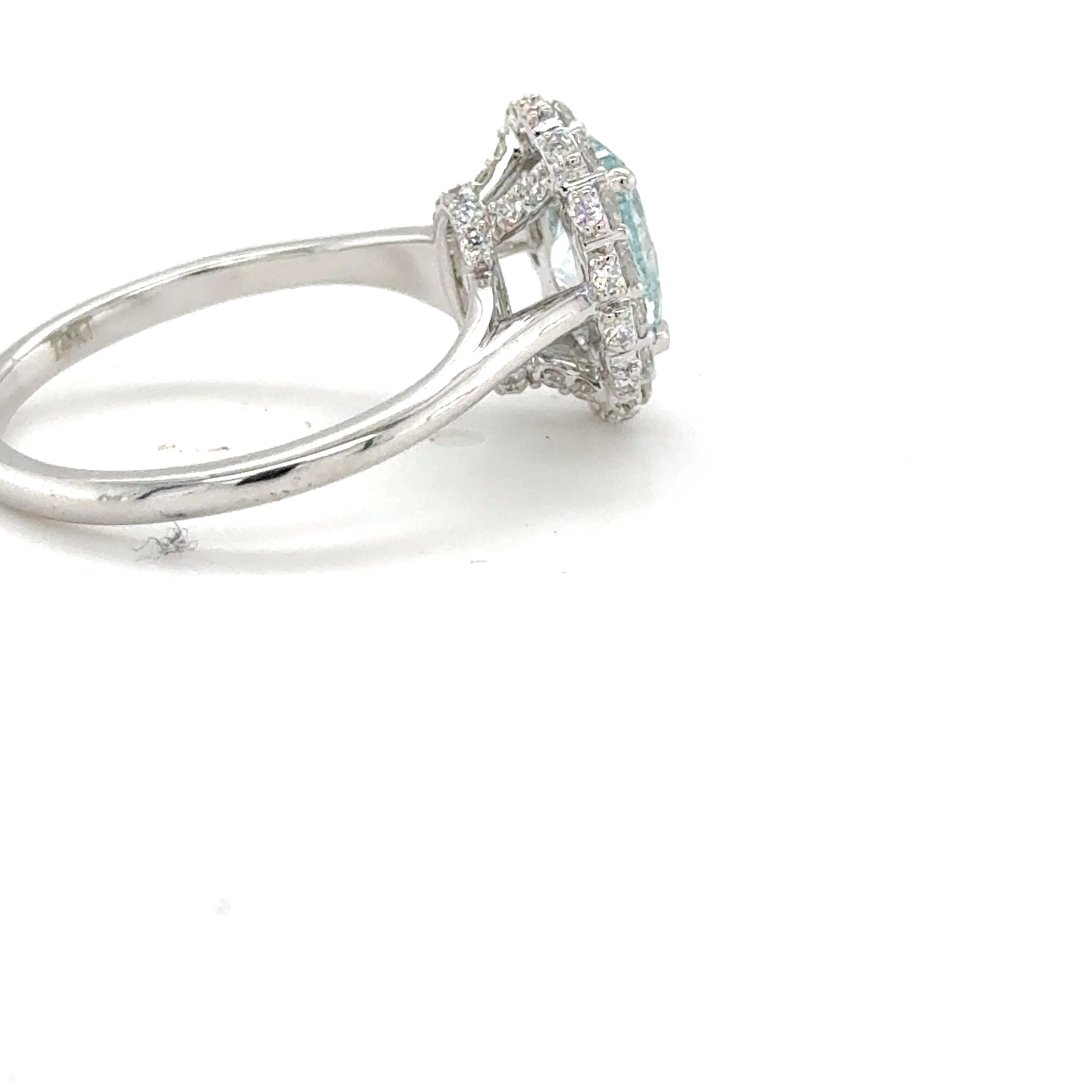 3 carat center fancy blue oval  E vs igi certified with high cut on side made with high craftsmanship with round brilliance ( made in 14k gold)
