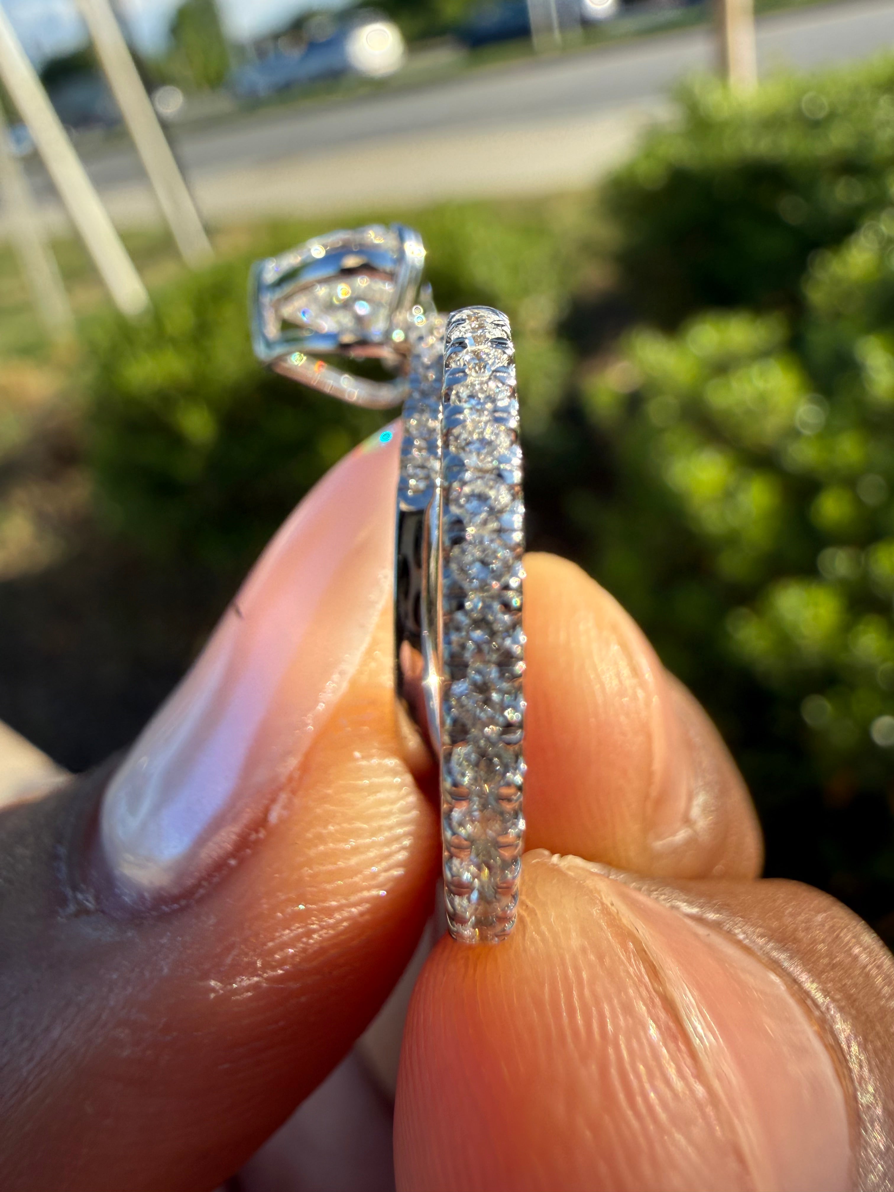 3 carat heart VS cut special cut ring Vs stone with special cut on side stone fancy handcrafted in grown diamond 14k gold ( made in gold ) iGI certified Diamond