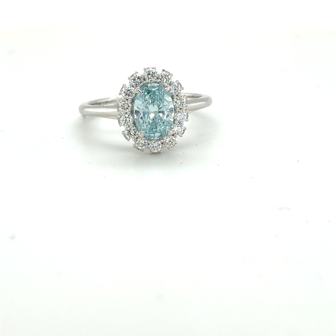 3 carat center fancy blue oval  E vs igi certified with high cut on side made with high craftsmanship with round brilliance ( made in 14k gold)