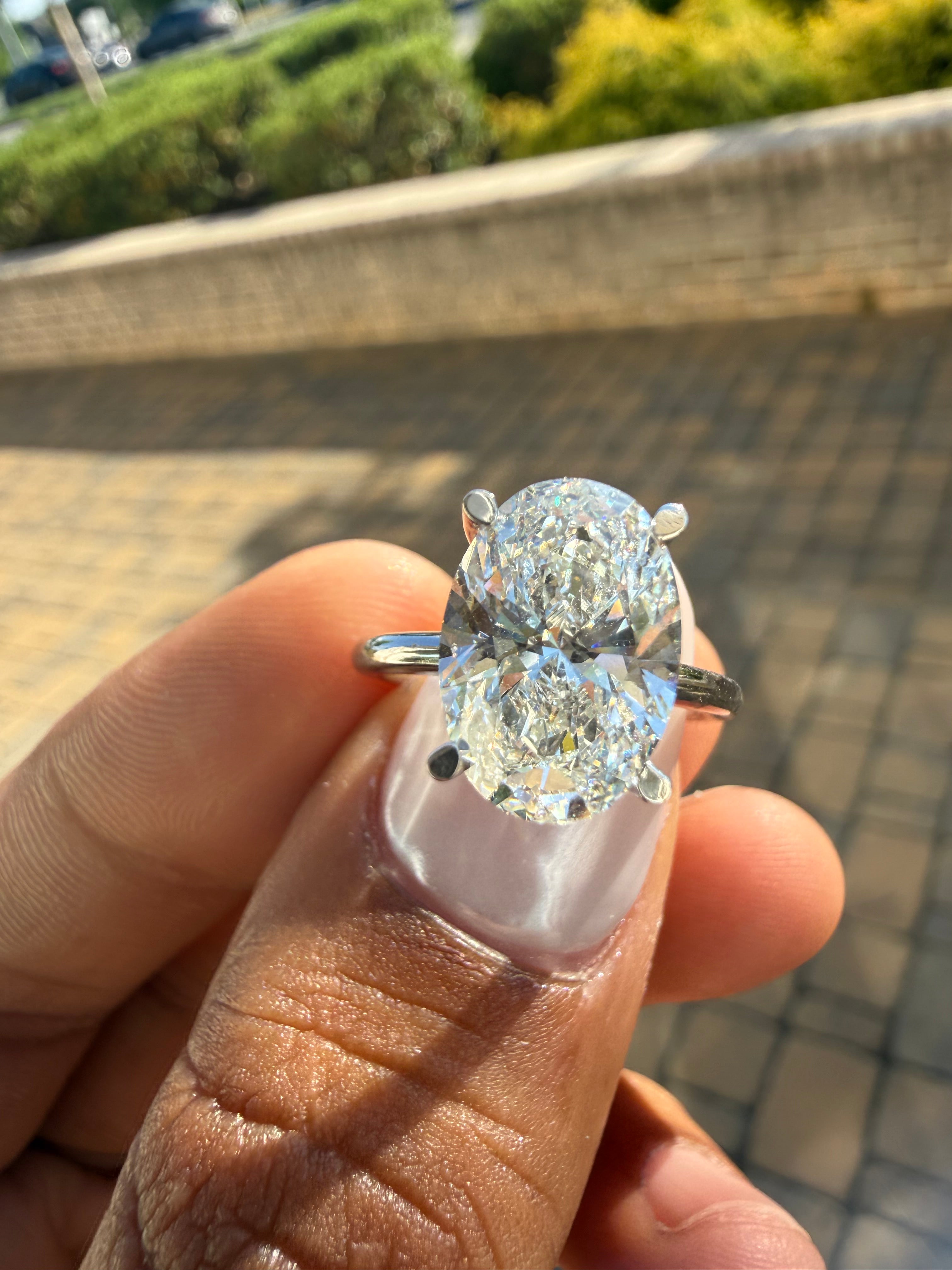 3 carat oval diamond  ring with stone iGI certified stone  Set with hand made  , made in VVS, Ring handcrafted diamonds , made in 14k  gold handcrafted diamond stones with high end jewelr (MADE IN 14k  Gold)