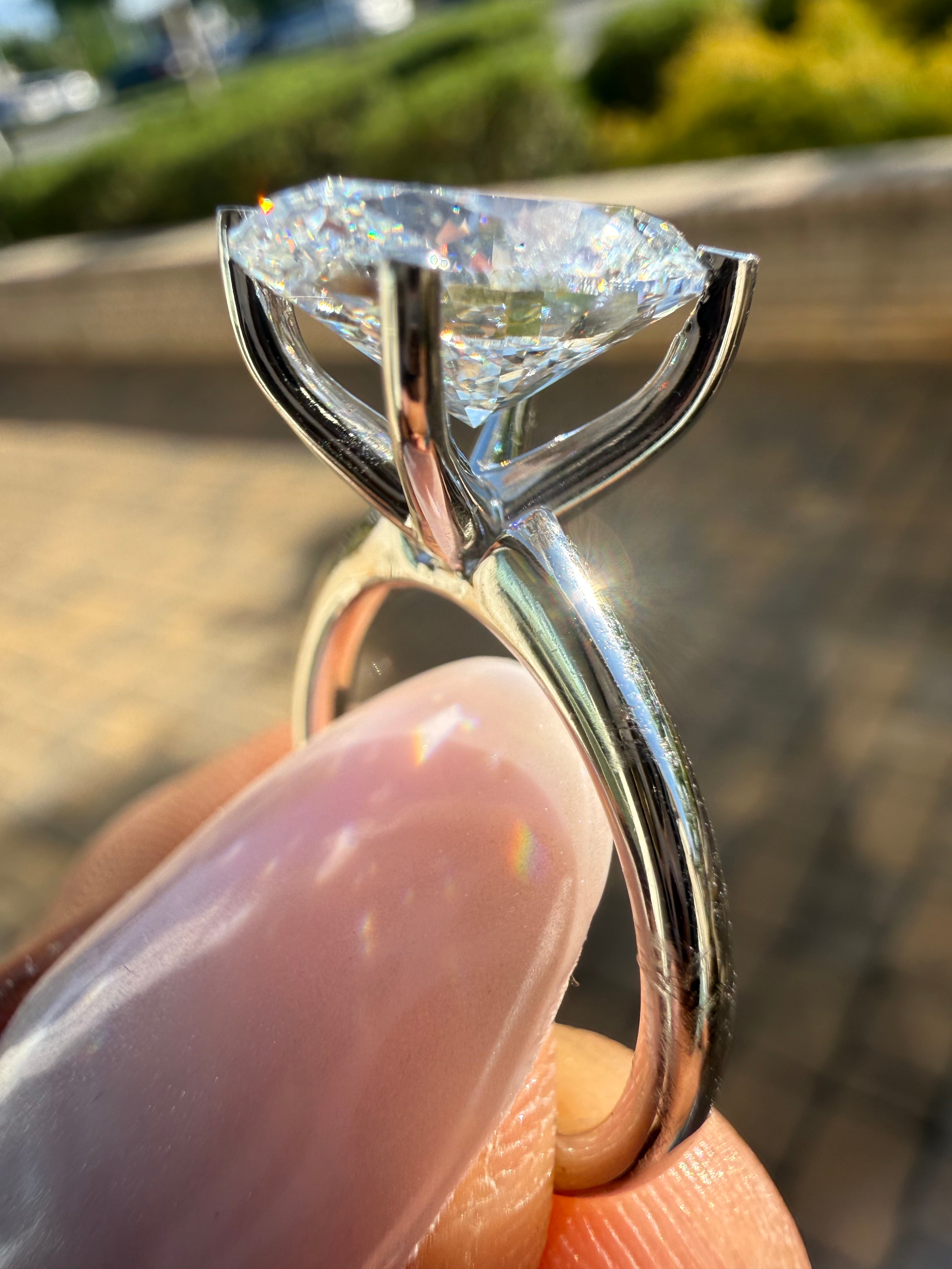 3 carat oval diamond  ring with stone iGI certified stone  Set with hand made  , made in VVS, Ring handcrafted diamonds , made in 14k  gold handcrafted diamond stones with high end jewelr (MADE IN 14k  Gold)