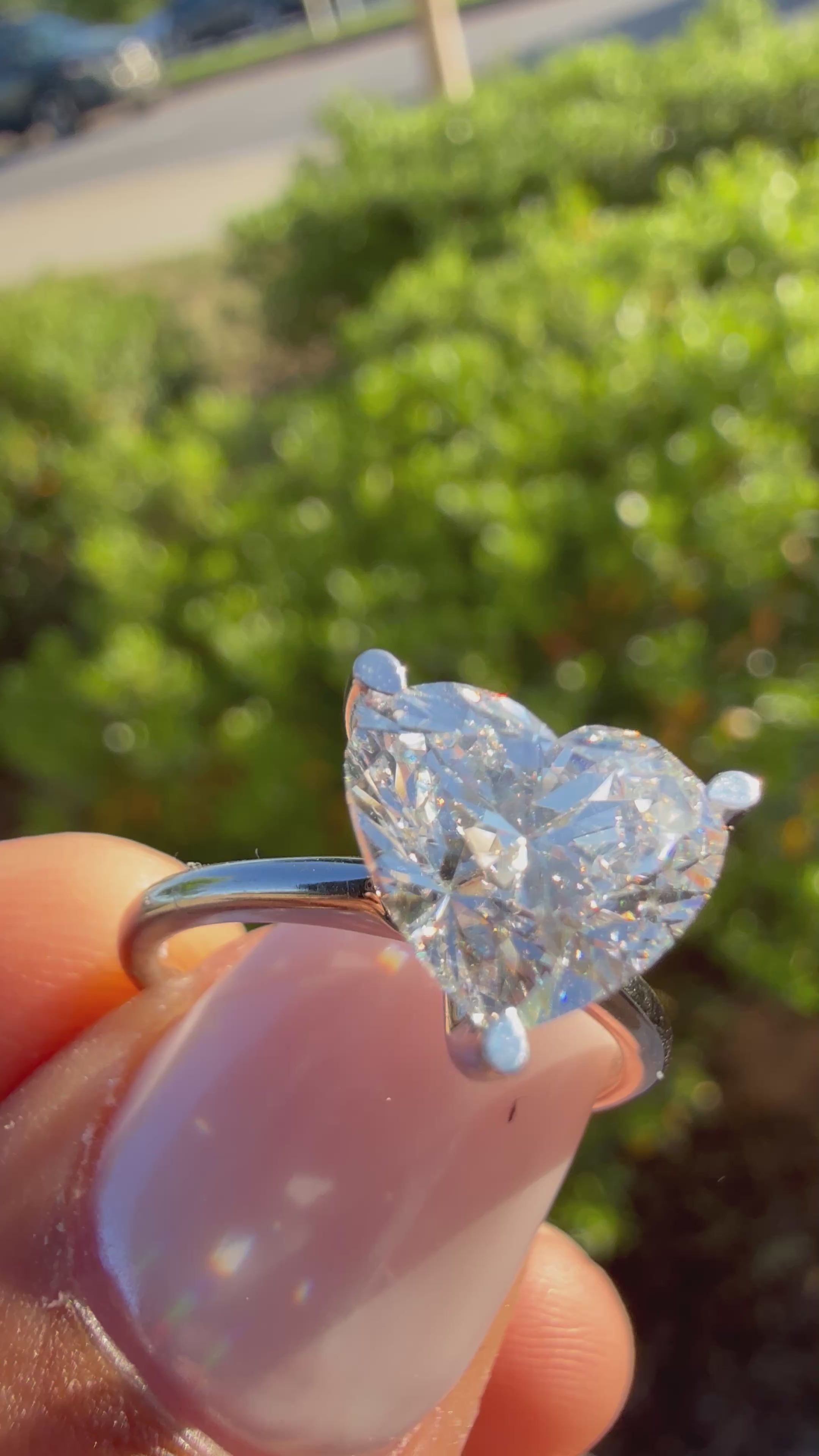 3 carat Heart diamond  ring with iGI certified Set with hand made , made in VVS, Ring handcrafted diamonds , made in 14k gold handcrafted stones with high end jewelr (MADE IN 14k Gold)